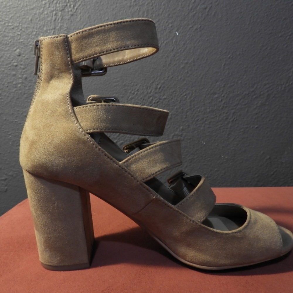 Chinese Laundry Block Heel Sandals - Picture 6 of 8